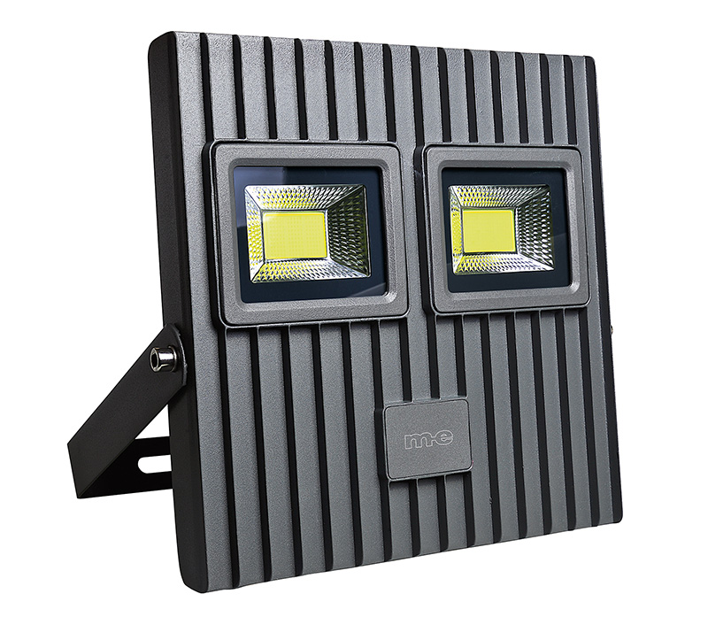 100W-LED-DSC_0896-frei-800px LED Flutlicht Strahler, 100 Watt mit 14.000 Lumen