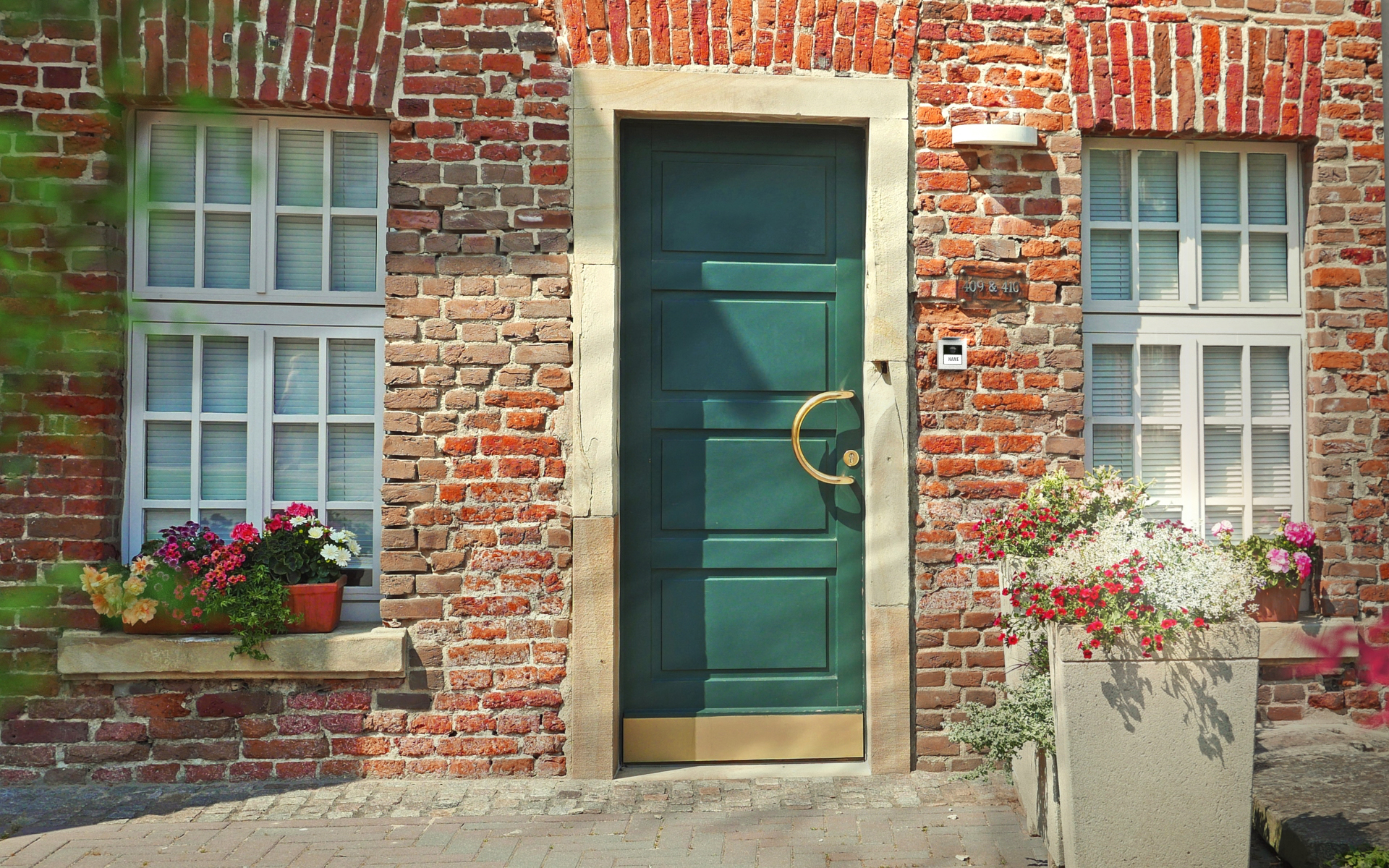 VS-21-W-Location-Tur4-Kor2-RZ1 Video Außenstation RFID ALU 1, 2-Familienhaus (AP) Farbe silber, anthrazit oder weiß