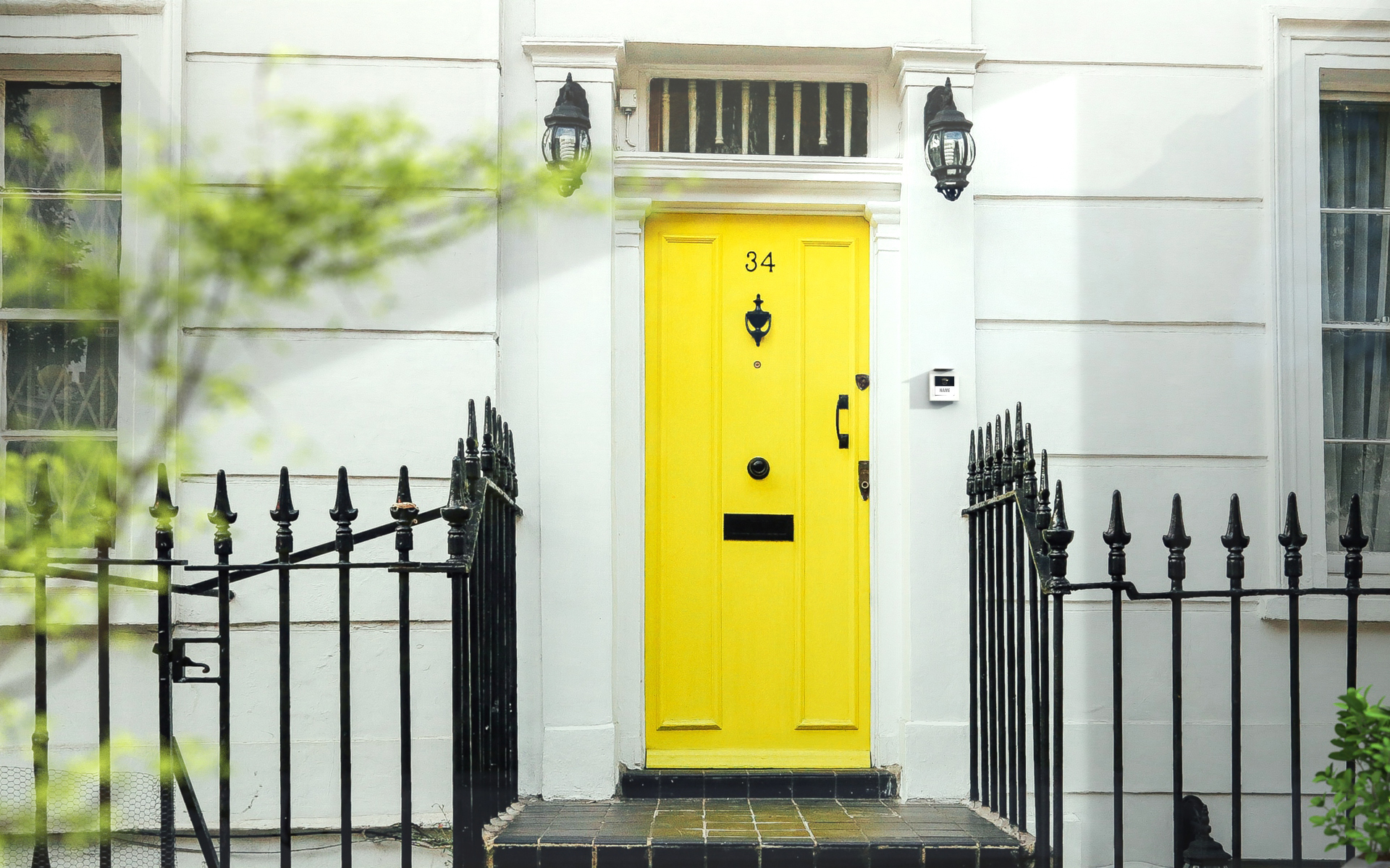 VS-21-W-gelbe-Tur-2-Kor2 Video Außenstation RFID ALU 1, 2-Familienhaus (AP) Farbe silber, anthrazit oder weiß